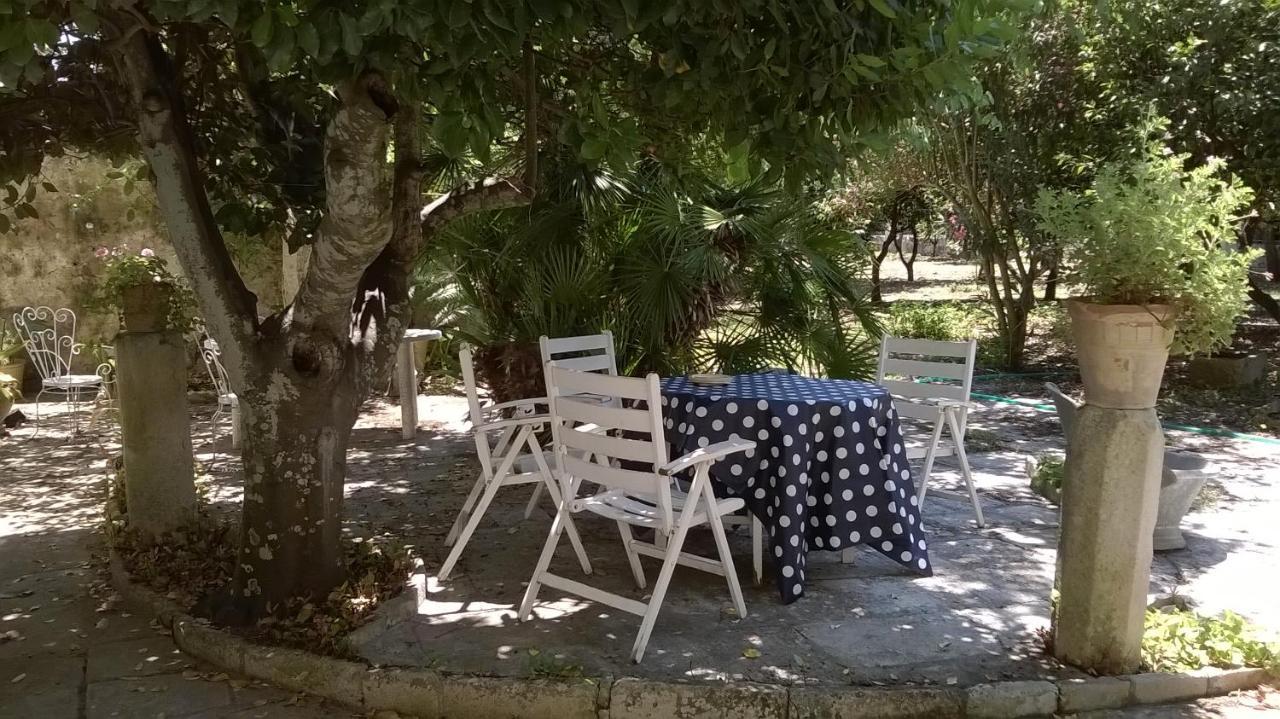 Aricelle Speziali Panzió Specchia Gallone Kültér fotó